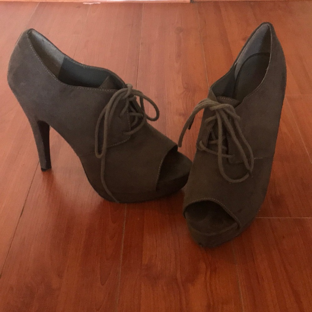 Gray heeled suede shoes